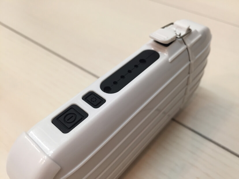 アイコス専用ケースiSUIT CASE(アイスーツケース)電源ボタン・クリーニングボタン・各種ランプ部分